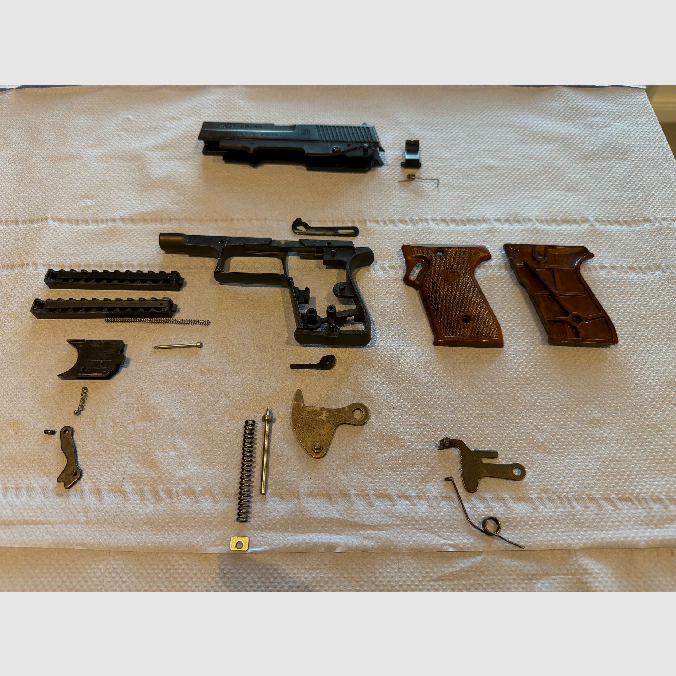 Röhm RG300 – Compact blank-firing pistol in caliber 6mm Flobert (PTB 327)