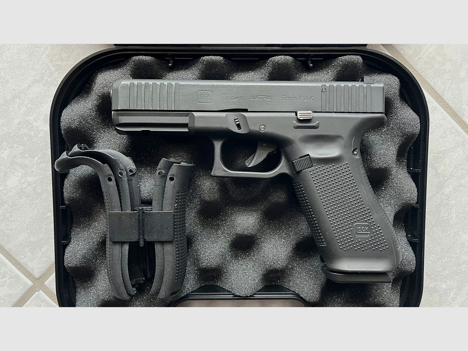 Glock 17 Gen 5 9mm P.A.K. Erste Edition Umarex - Neuzustand - mit originalem Glock Koffer und Zubehör (Vollständiges Set)