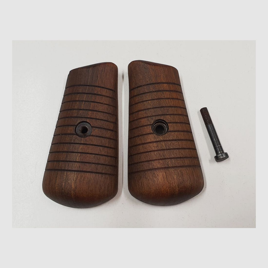 Set di impugnature Original Mauser Oberndorf [29B] destra / sinistra + boccola e vite per MAUSER C96 Bolo nuova produzione