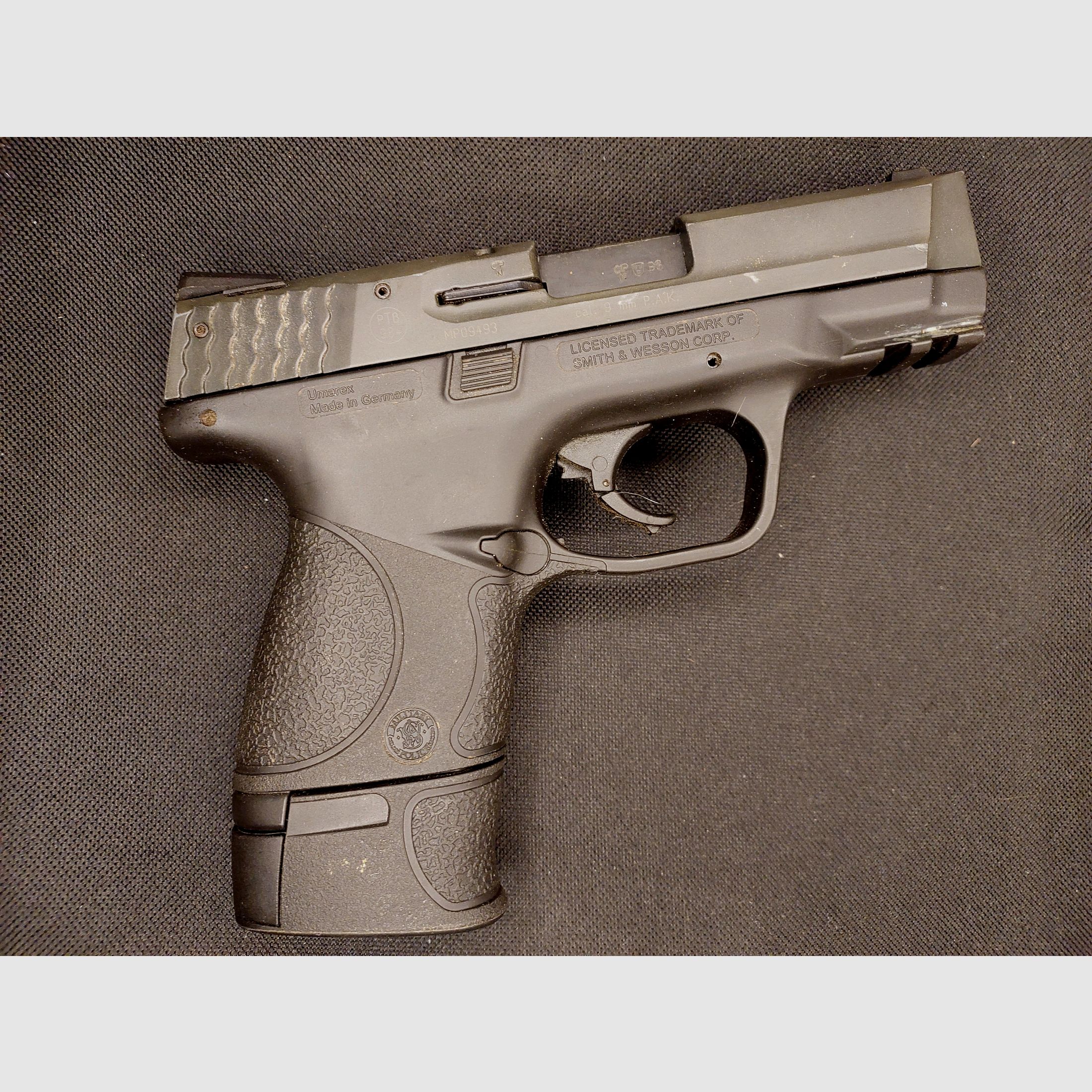 Smith & Wesson M&P 9C 9mm P.A.K. schwarz (PTB 984) mit 2 Magazinen (1 x verl.)