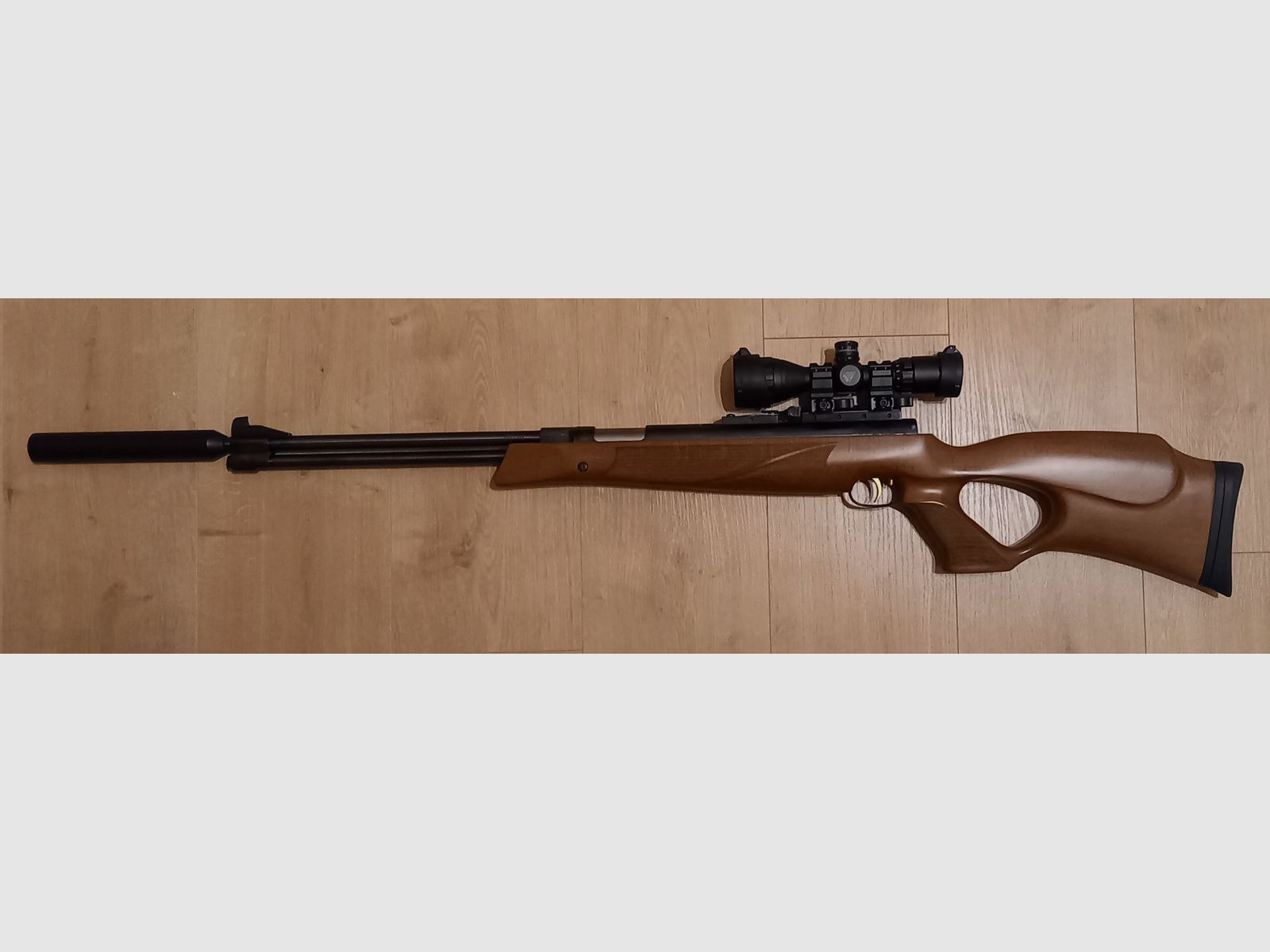 Fucile ad aria Weihrauch HW 77 KT calibro 4,5 mm con calcio forato, silenziatore e ottica