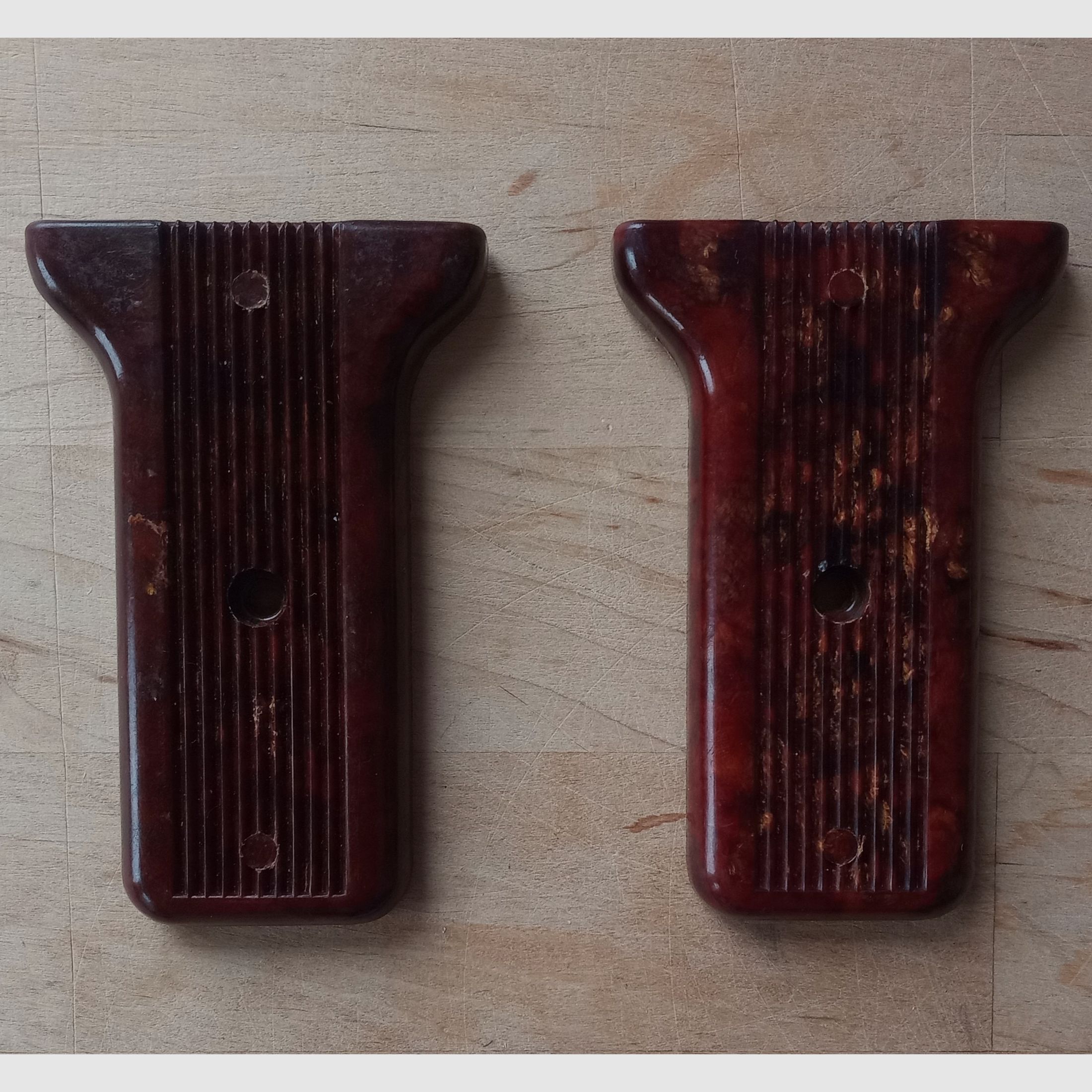 Maniglie posteriori RPG-7 in bakelite del 1971 appartenenti insieme