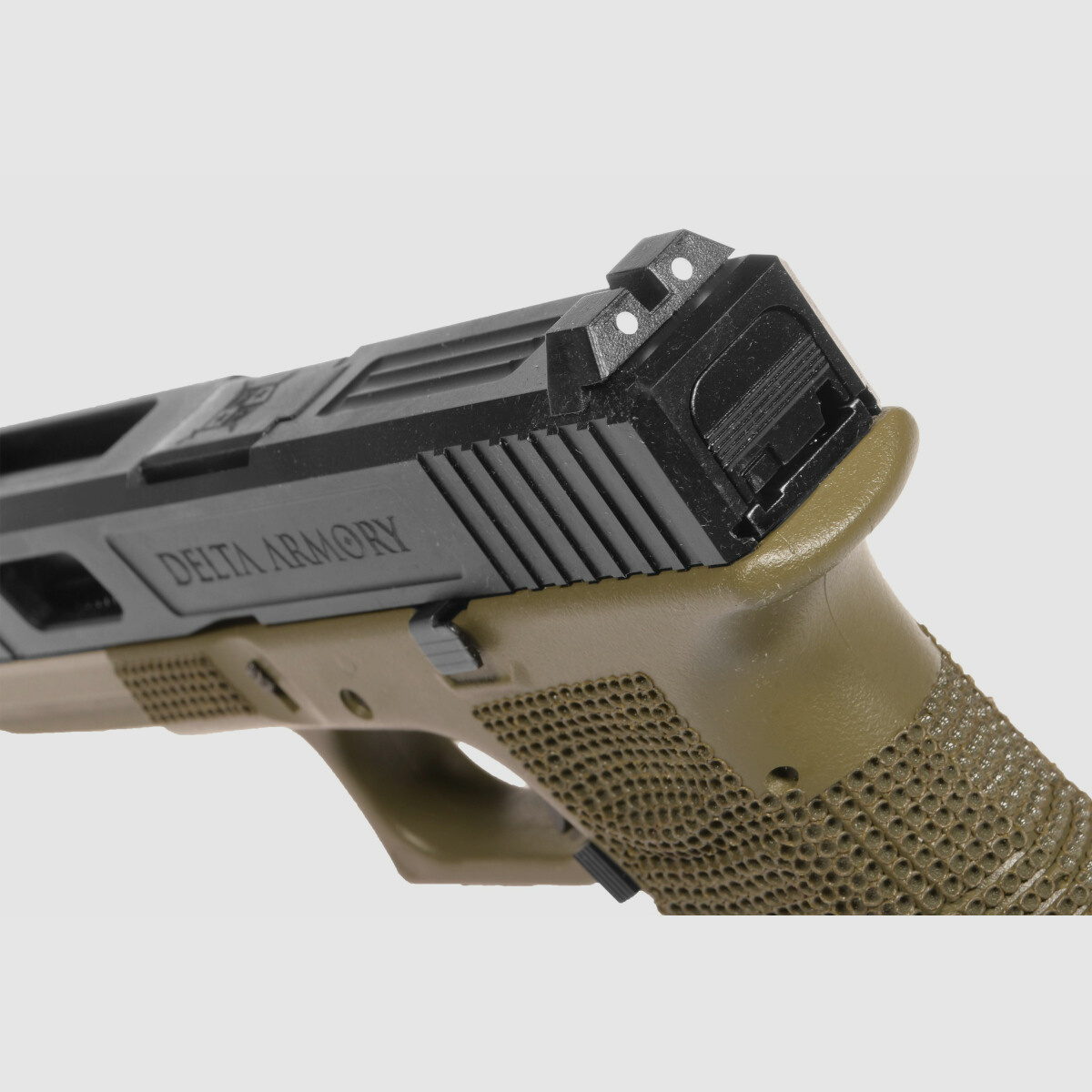 P02 GBB Airsoft Pistole in Oliv | Delta Armory