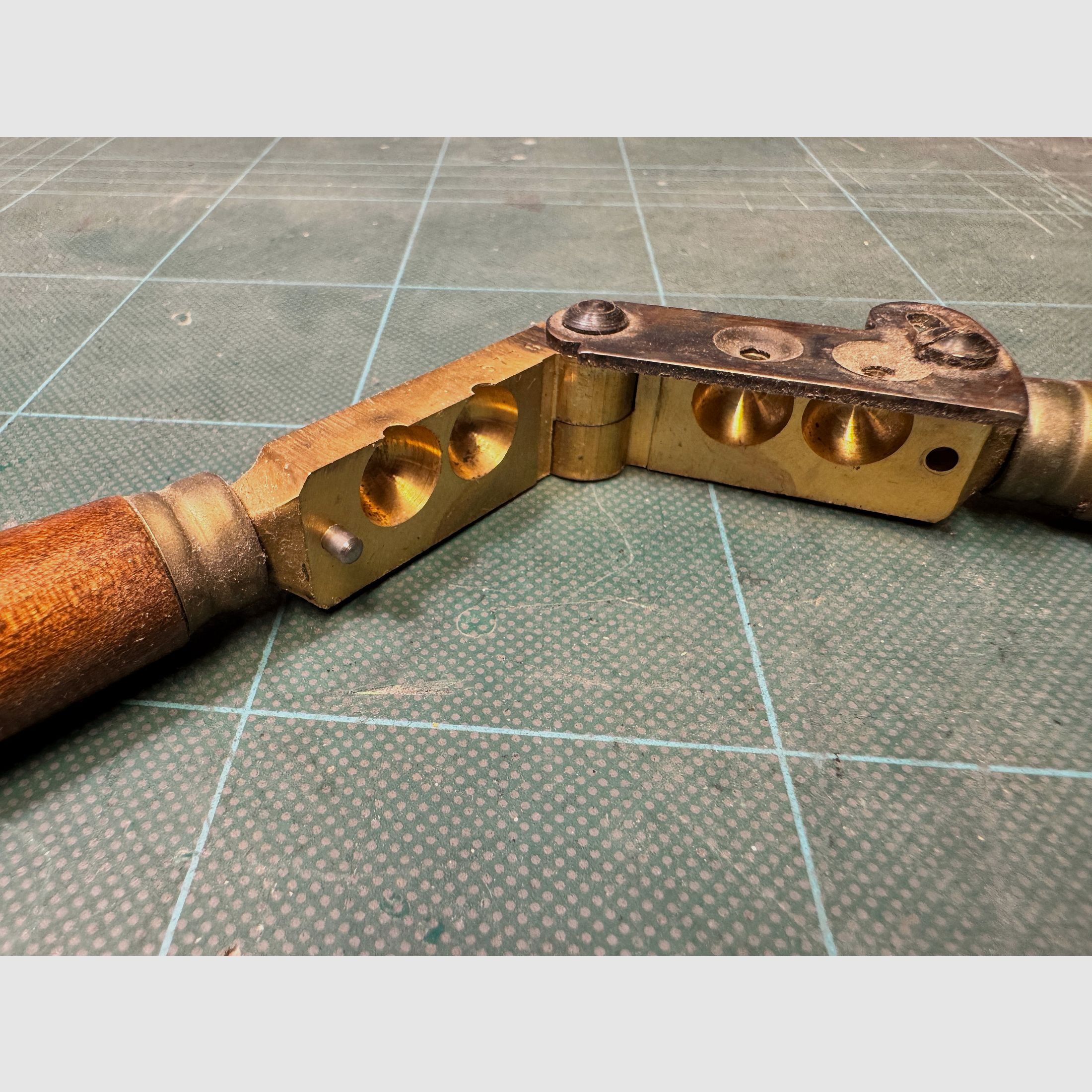Dwukomorowa forma odlewnicza do przedpotopowca Euromanufactur Nr. 5778 z Włoch w kalibrze 44 Rund Kugel