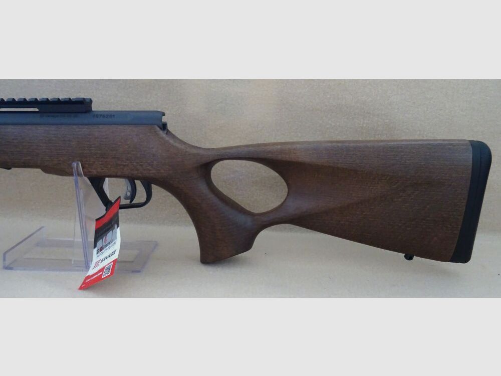 Savage B17 Timber Thumbhole, image 3 sur 6