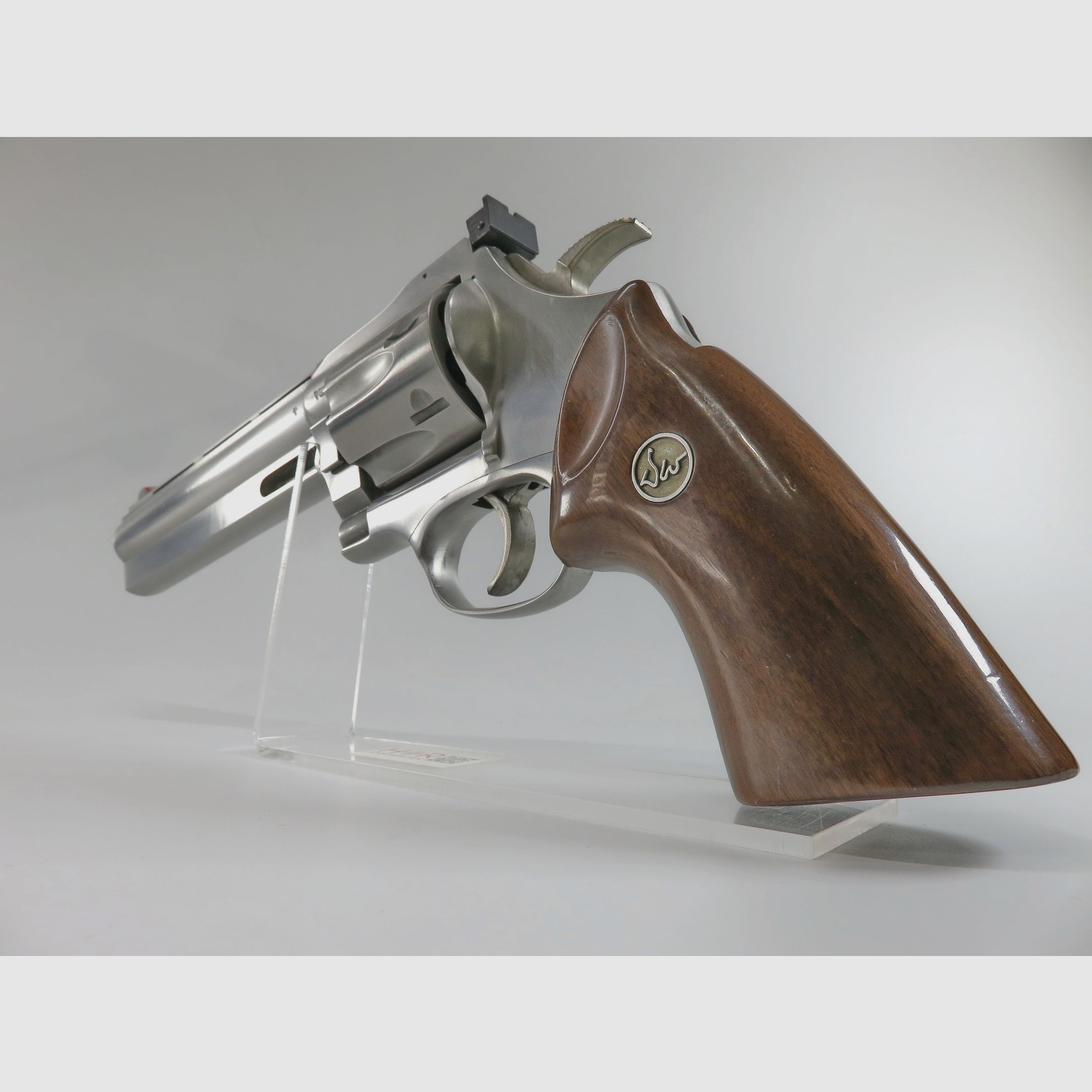 Revolver Dan Wesson Model 44, 6 Zoll UND 10 Zoll Austauschläufe, Kaliber .44 Magnum, Stainless, Target-Ausführung, Top-Zustand