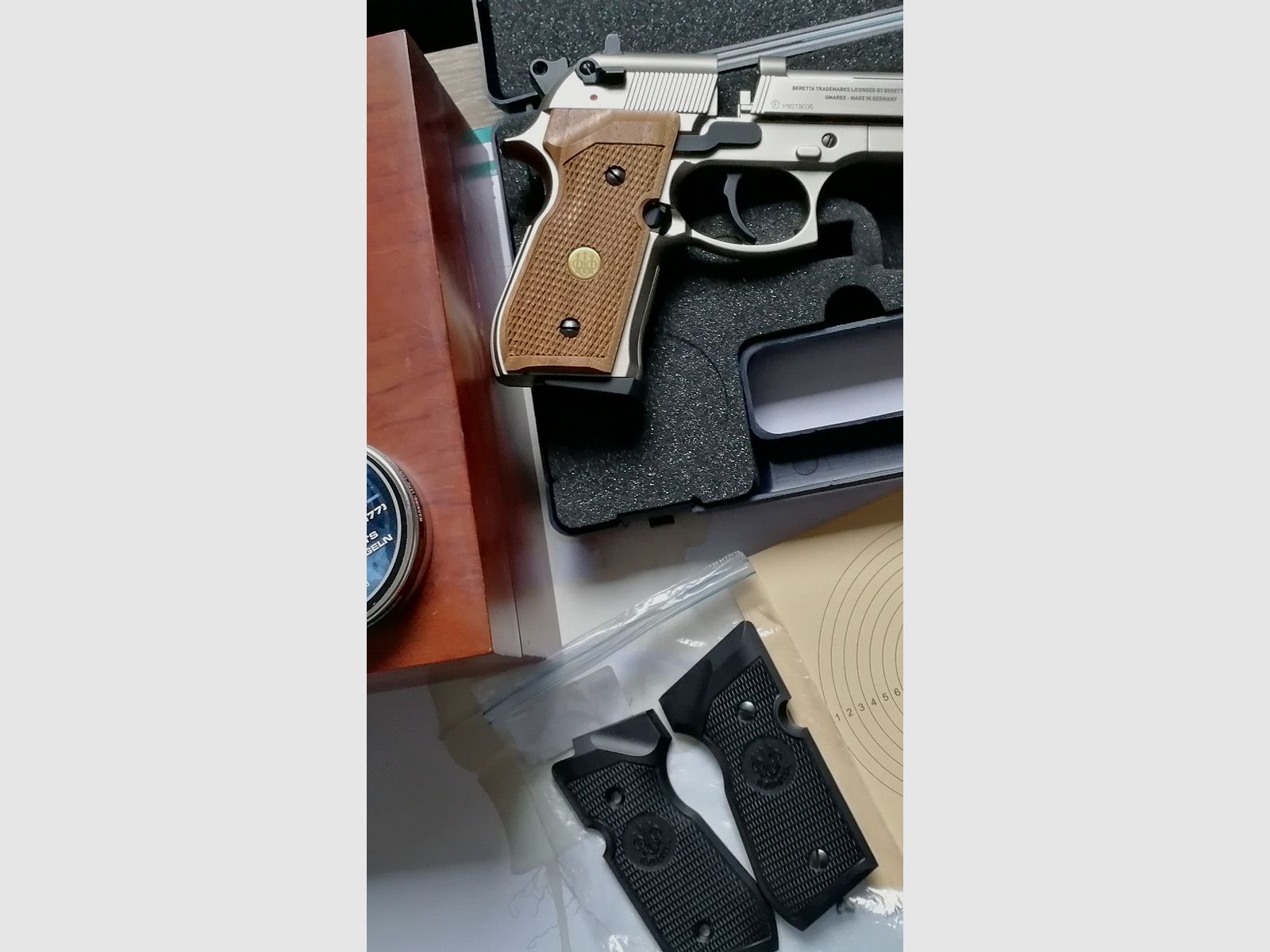 Beretta Mod. 92 FS air pistol nickel-plated with double Kst grips / like new + accessories