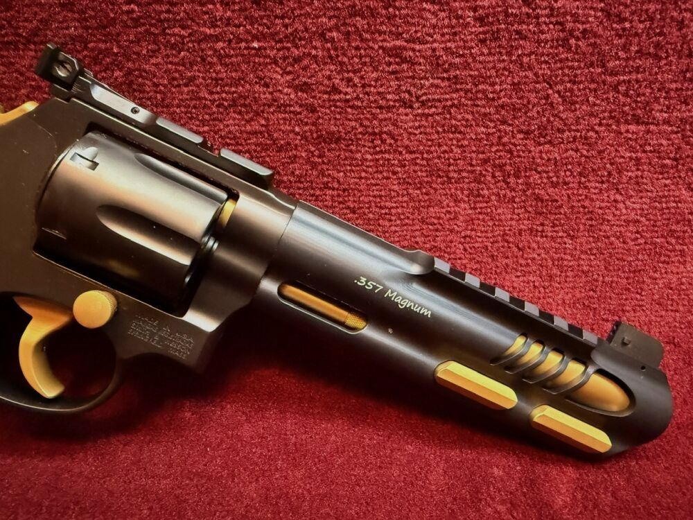 Smith & Wesson 686 Scheuring Black/Gold