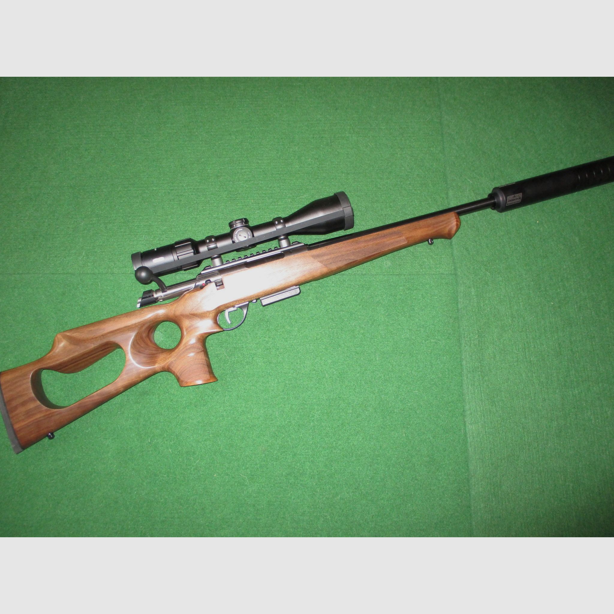 Anschütz 1771, cal. .223 con suppressor y scope
