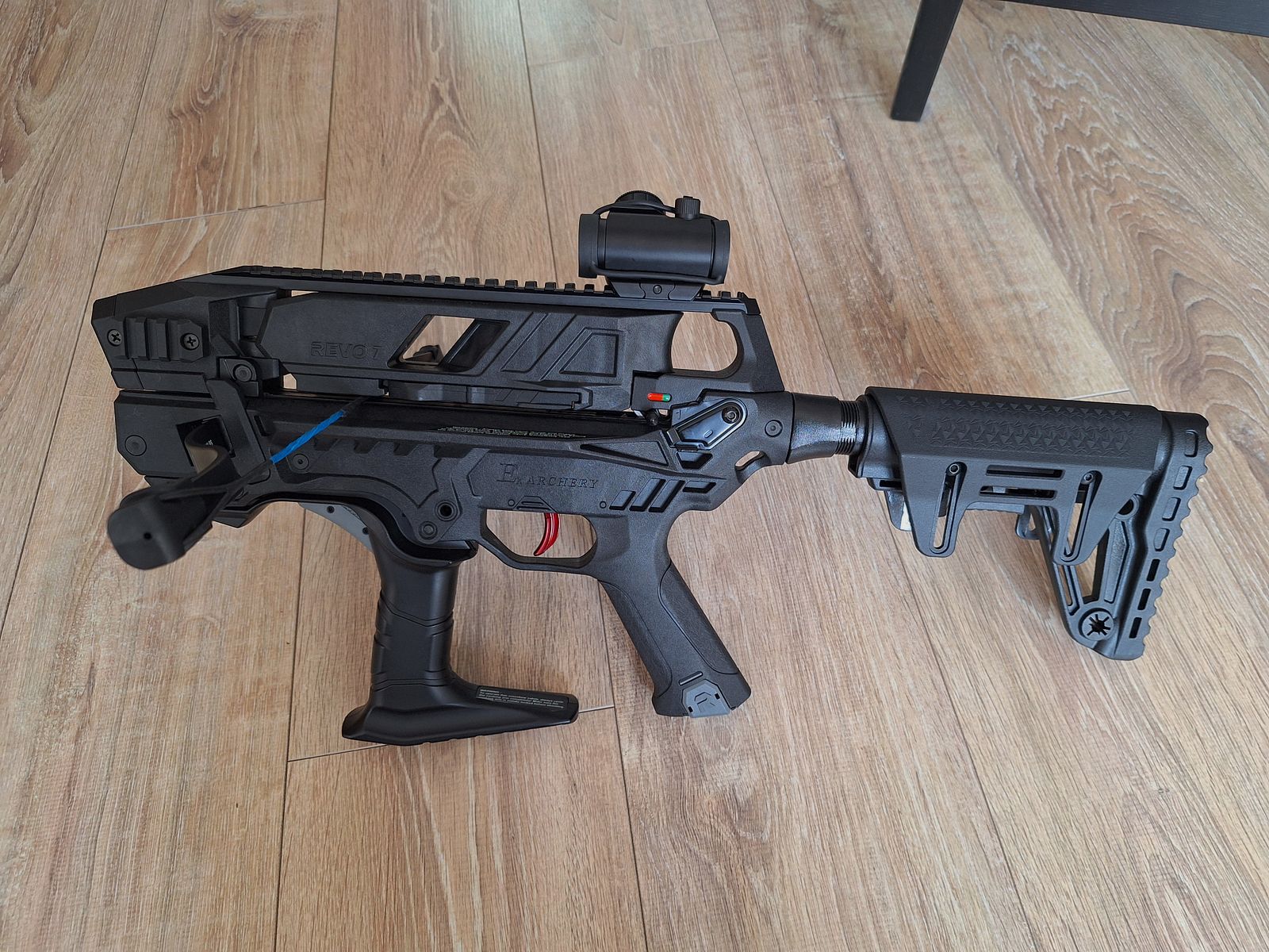 EK Archery REVO 7 Armbrust mit viel Zubehör