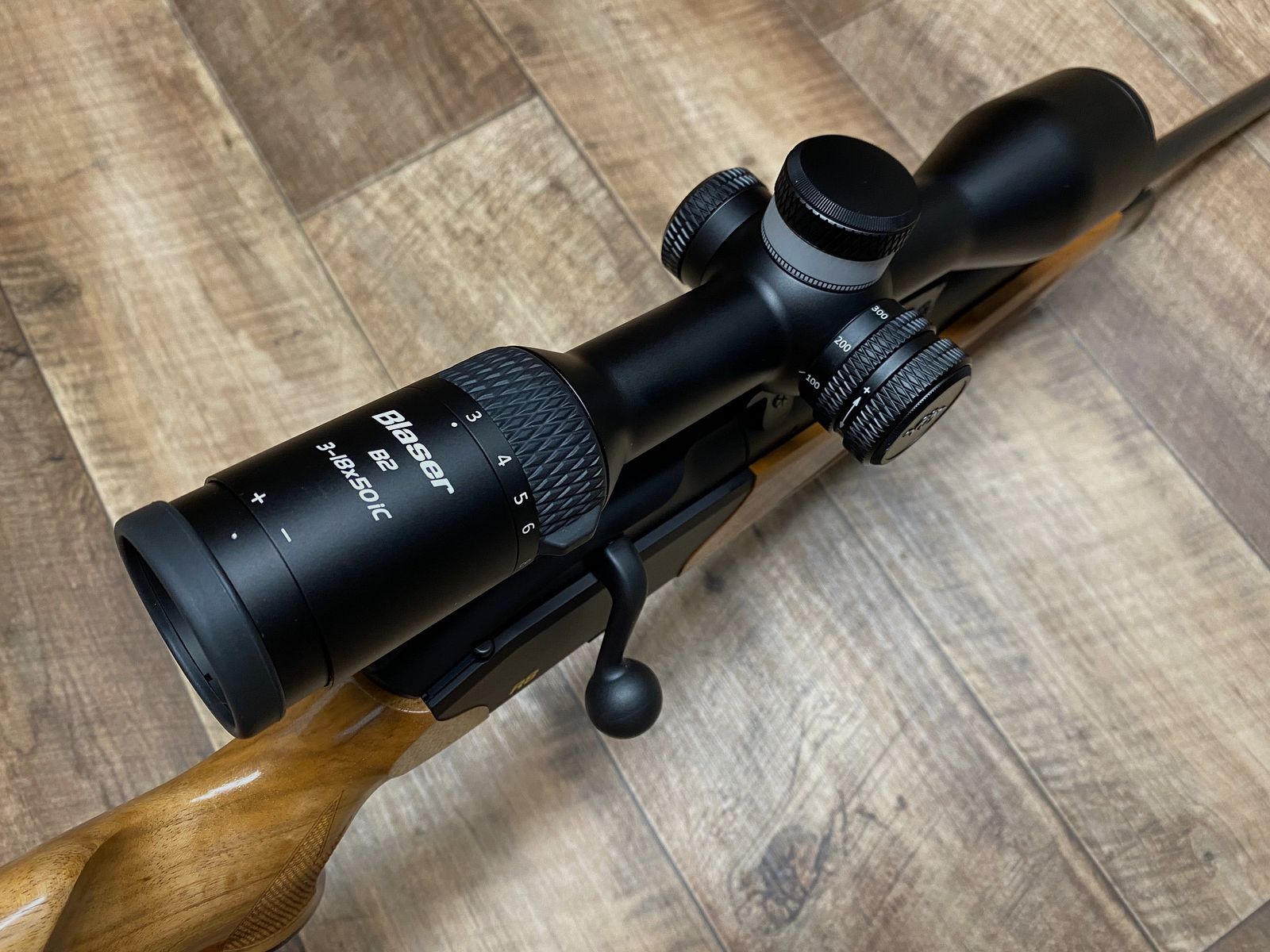 Blaser R8 Intuition mit  B2 3-18x50 IC S QDC+ www.waffenhandel-kraus.de nähe Nürnberg   