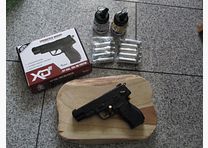 Springfield XDE 4,5 mm BB pistola CO2 + 2x 1500 BB + 18 capsule Umarex 12g + pannello da parete NUOVO