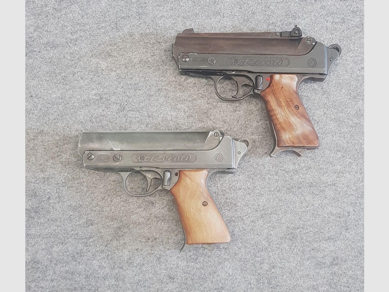 Sammler aufgepasst hier gleich 2 Sammelstücke alter FB Record Jumbo Mauser Hamlet Eichenlaub Luftpistole  im Kaliber 4,5mm Diabolo Druckluft 