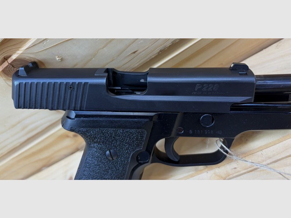 SIG Sauer P228 9x19 mit 1x Magazin 9mmLuger