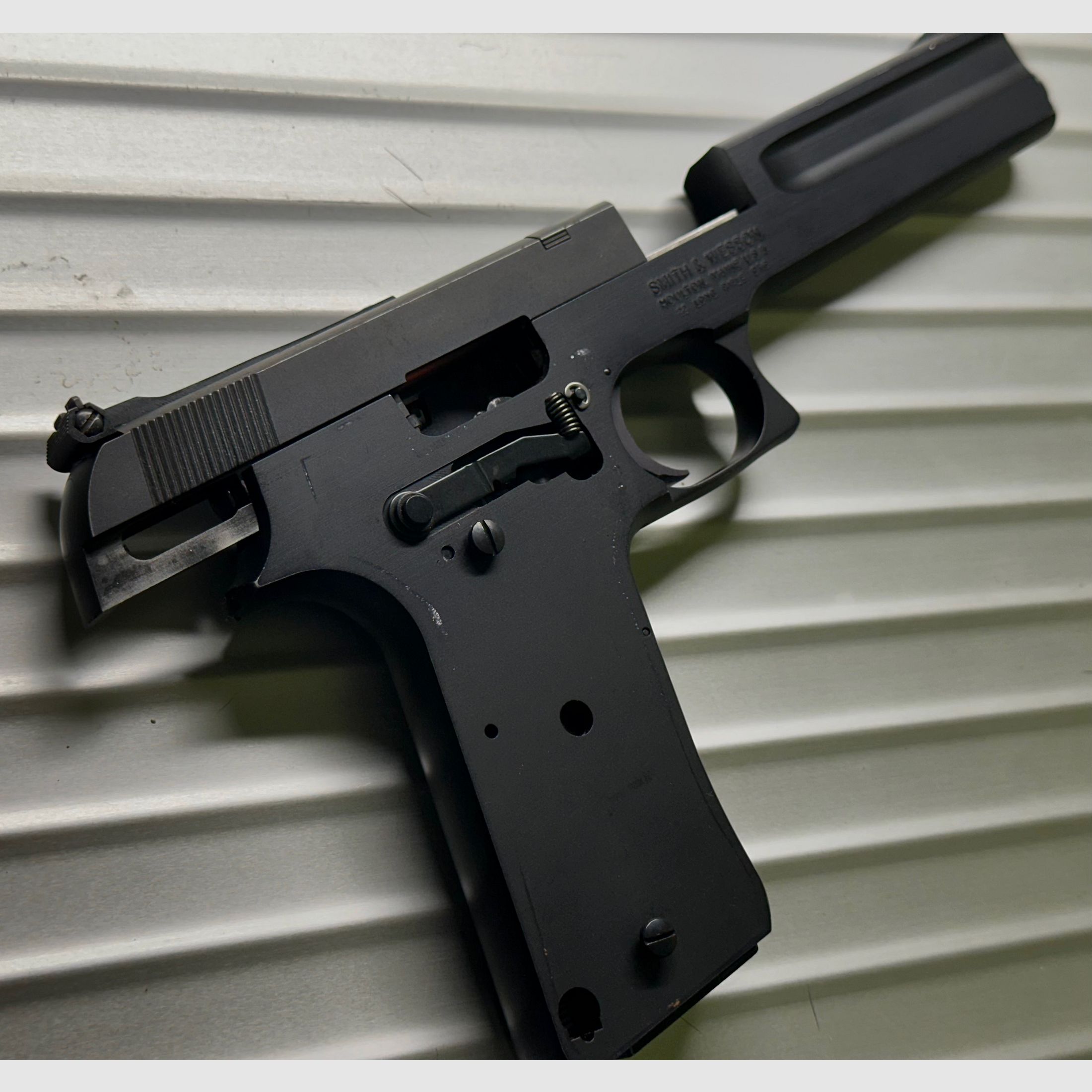Smith & Wesson 422 