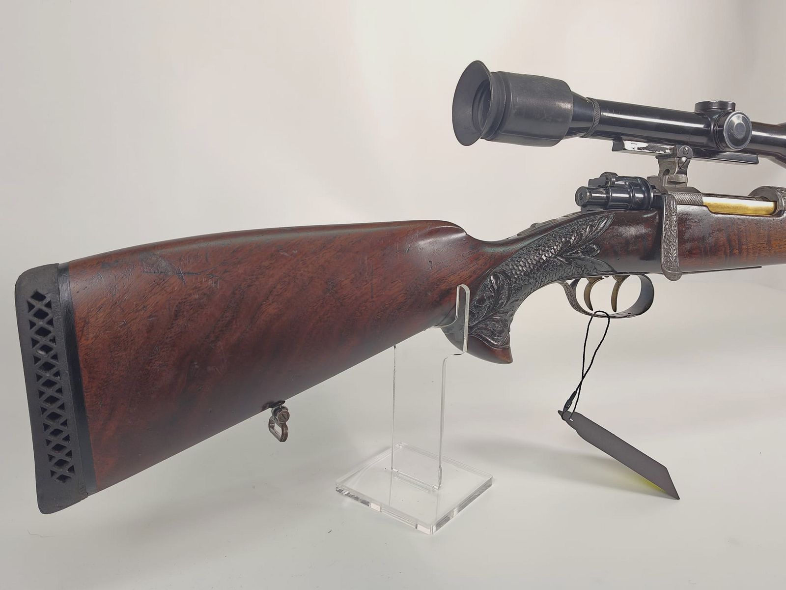 Repetierer Einzelstück 7x64 inkl. ZF 2,5-10x42 mit Handgravuren und Schaftholzverschneidungen