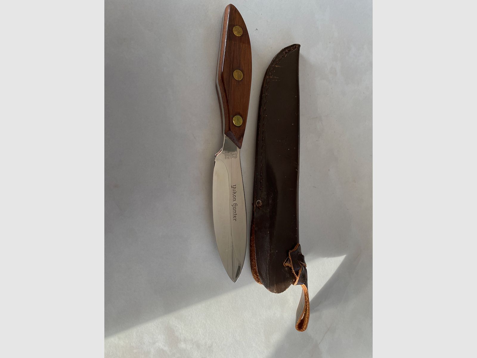 Yukon Hunter Jagdmesser – feststehende Klinge – Holzgriff – inkl. Lederscheide