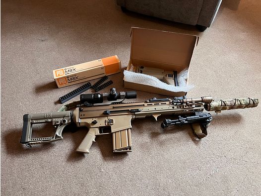 WE Scar H MK 17 en Desert Tan con mucho accesorio GBB Open Bolt 6mm BB Airsoft