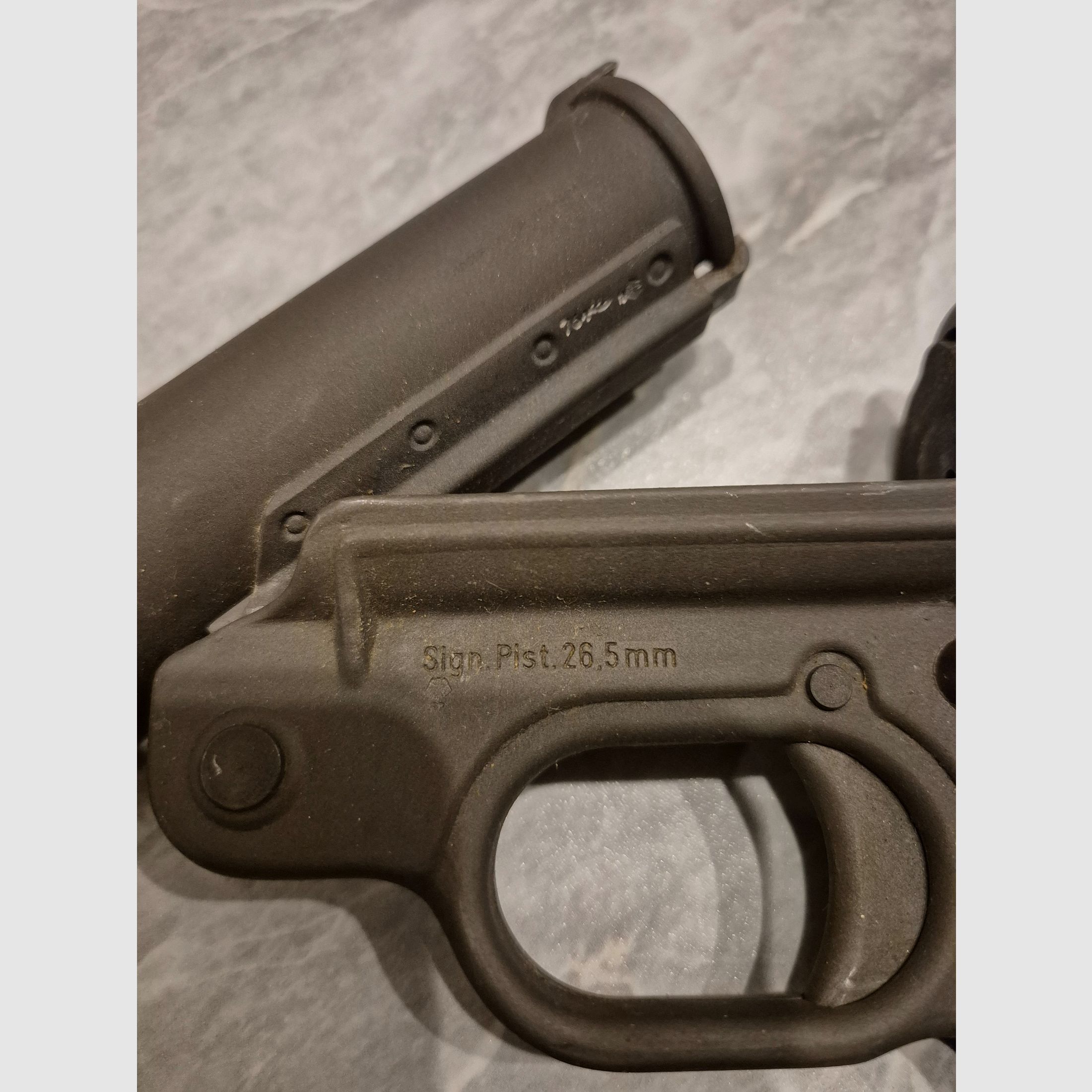 Signal pistol, image 3 of 3