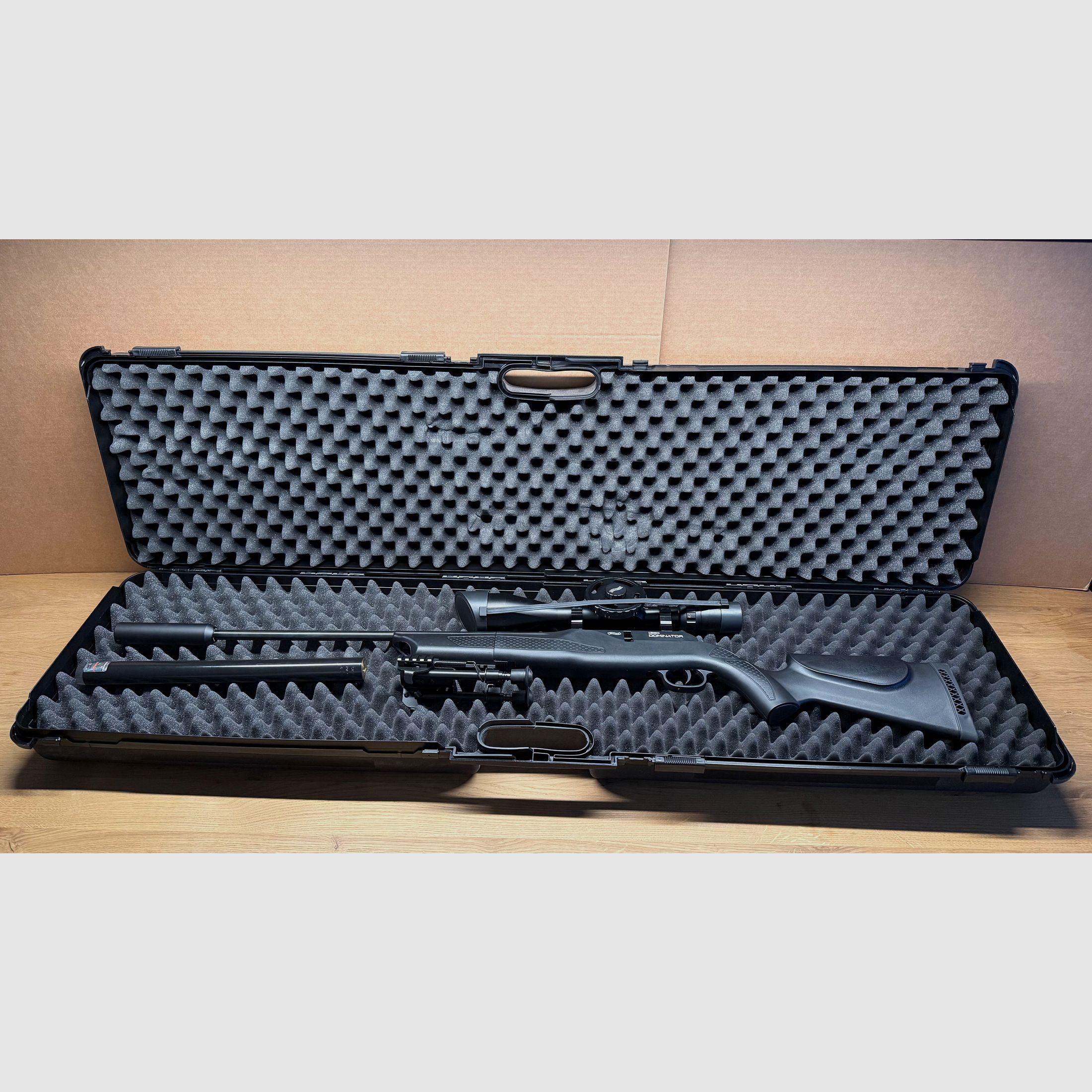 Pressluftgewehr Walther 1250 Dominator FT stock in plastica, scope 8-32x56, suppressor e bipiede calibro 4,5 mm incl. accessori !!!