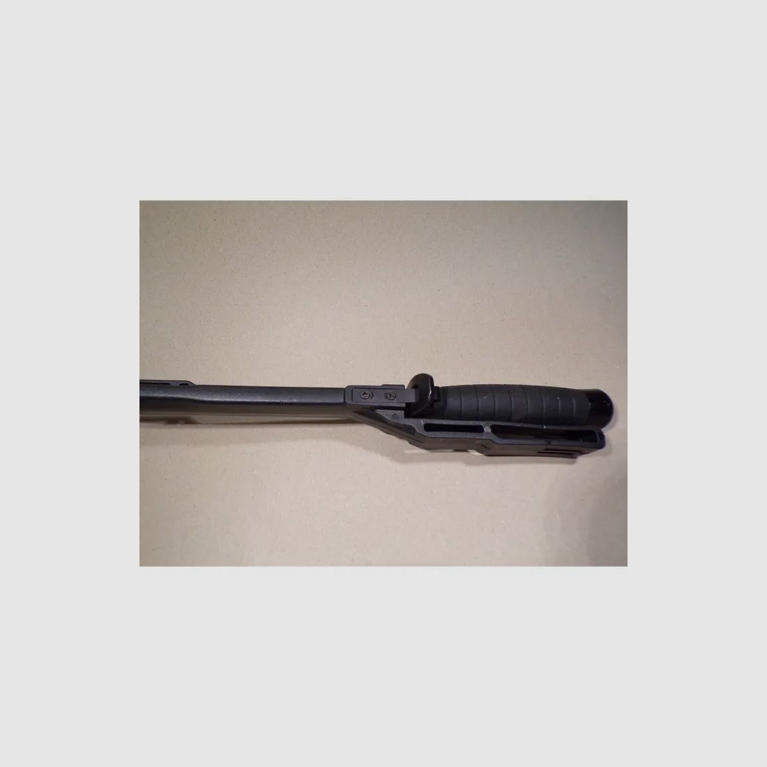 Kampfmesser Schwarz mit Säge und Kunststoff Scheide