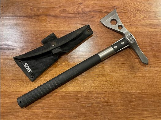 SOG Tactical Tomahawk