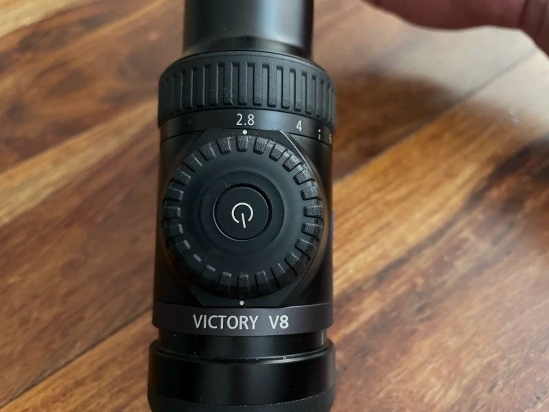 Zeiss V8 2,8-20x56 z wewnętrzną szyną i wieżą regulacji wysokości ASV