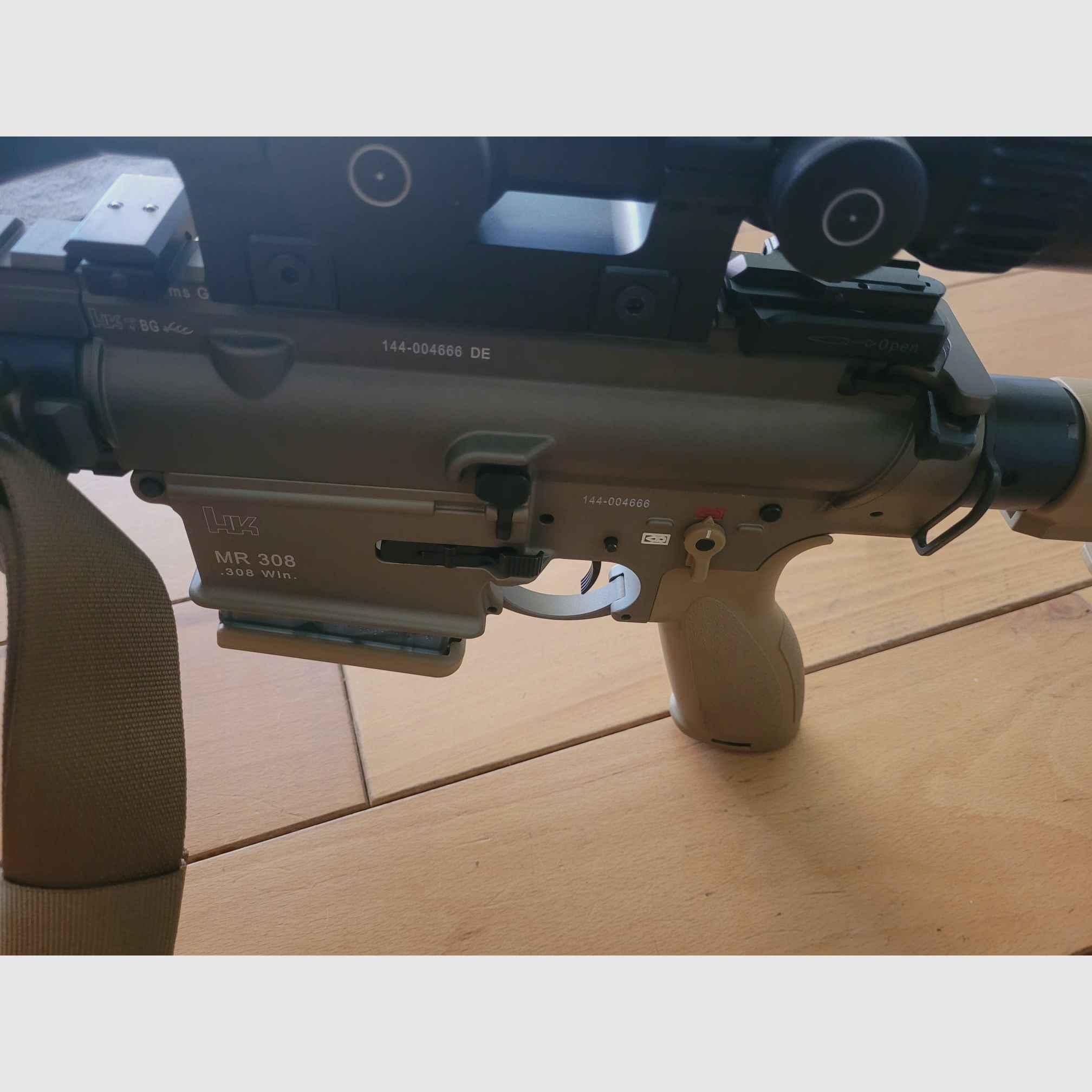 H&K .308 rifle semiautomática Mod. MR308A3 (RAL8000) 20 con accesorios G28 cargador de 10 disparos y Schmidt & Bender 3-20x50 PMII Ultra Short y varios accesorios Heckler & Koch .308
