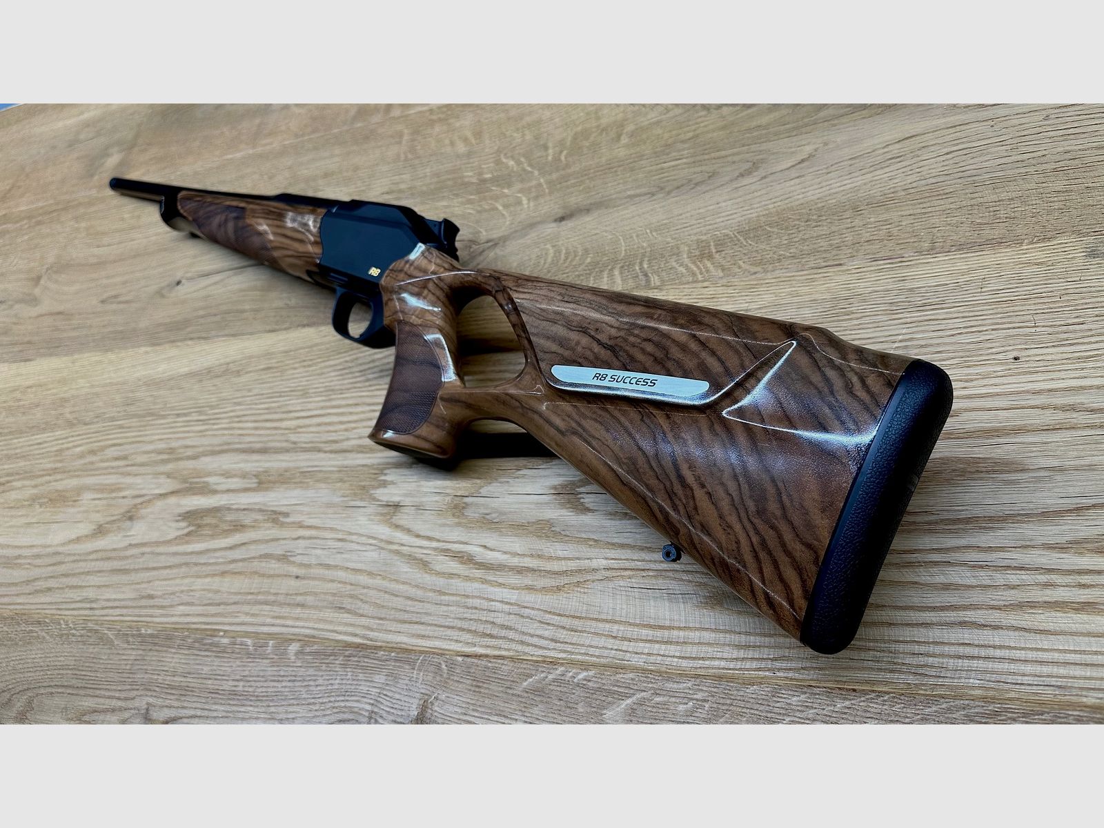 Blaser R8 Success / HK 4 / Lochschaft / gekürzter Lauf / M15x1 / Kaliber nach Wahl / AH Kammergriffkugel