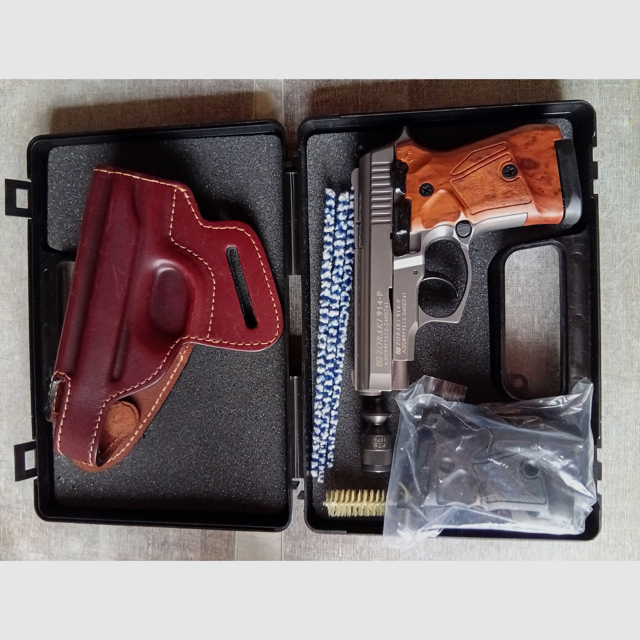 zu Verkaufen : Zoraki Mod. 914 titan 9mm P.A.K. Schreckschuss mit Holster