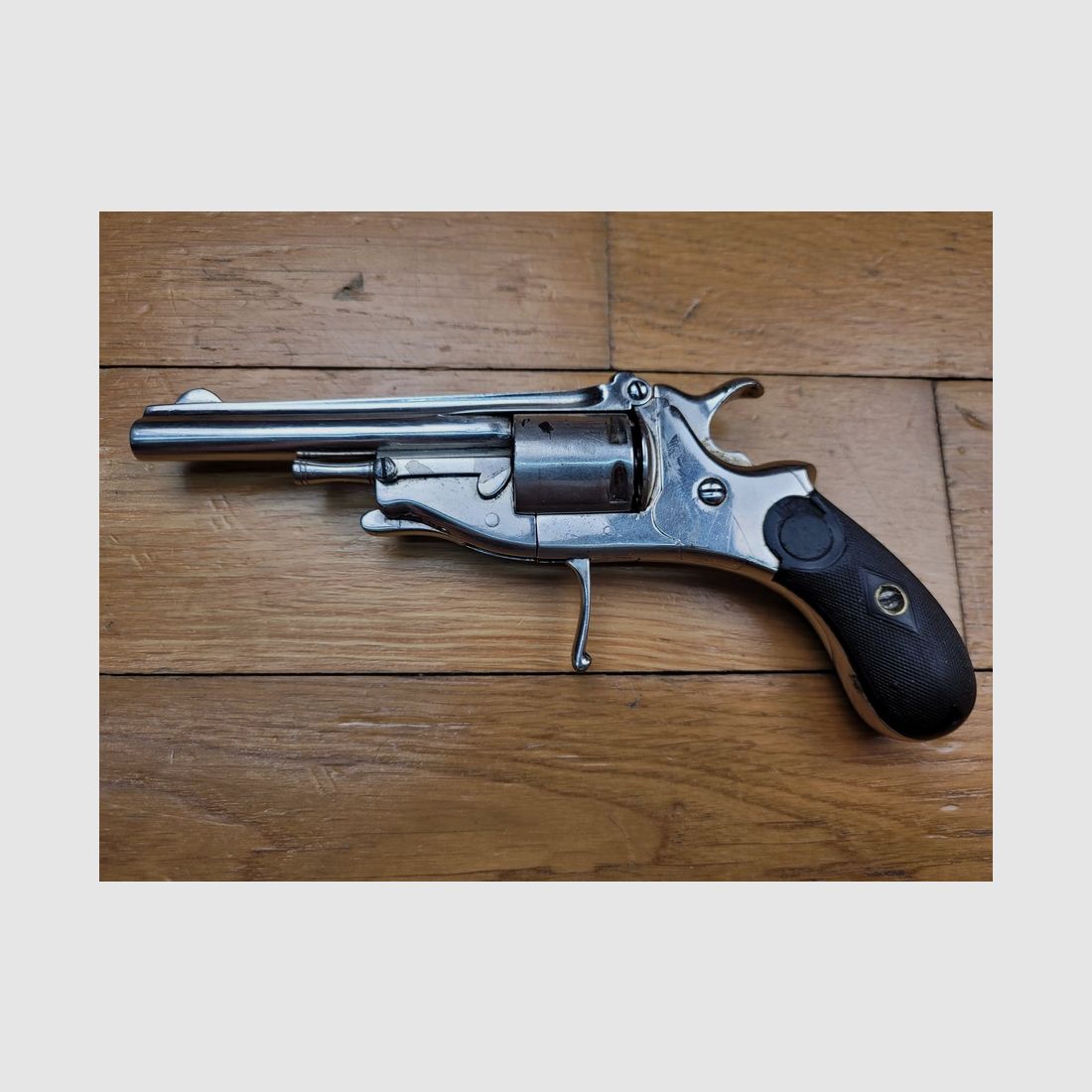 Seltener Revolver Claudin mit System – Kollektive Hülsenentnahme – 6 Schuss – Kaliber .22LR (!) – Einfach- und Doppelaktion – Mit Öffnung nach oben – Sehr seltenes und nicht dokumentiertes Stück in .22LR – TBE, Bild 15 von 23