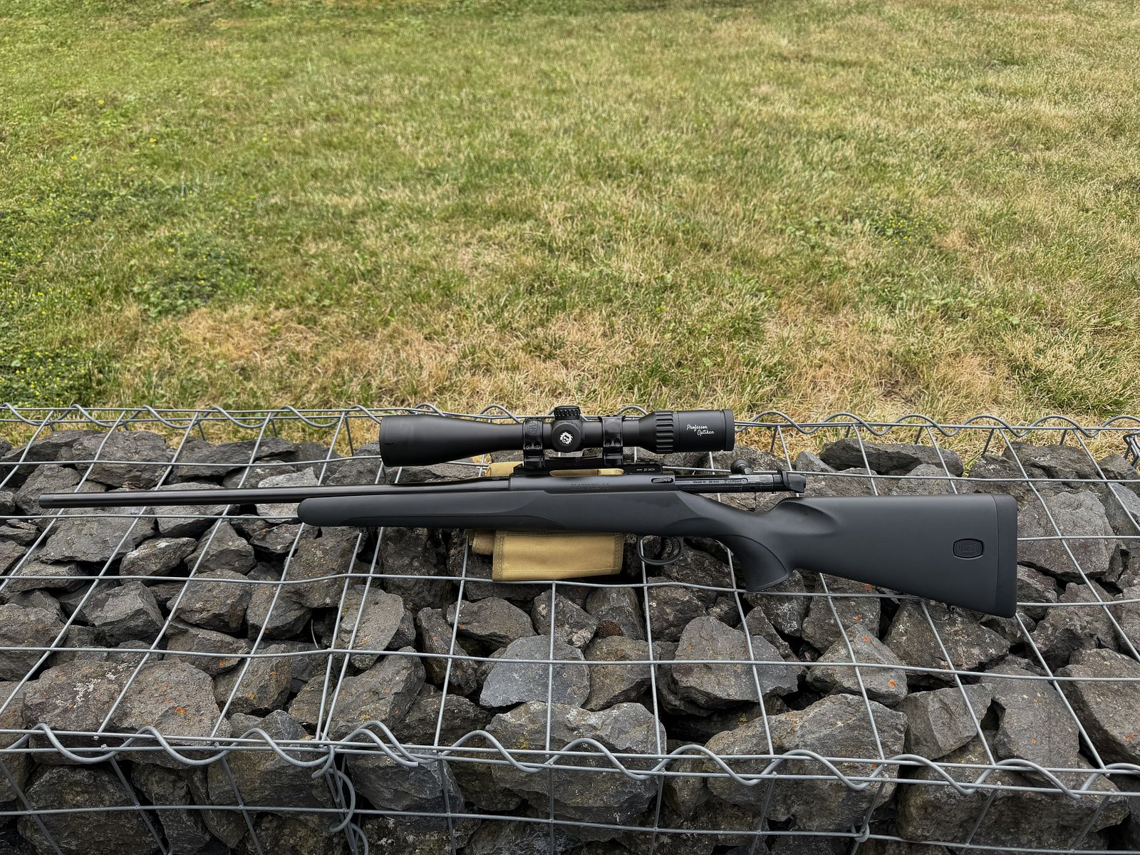 Mauser M18 Standard, .300 Win. Mag. - LL 51 cm. Mit Zielfernrohr 2,5-15x50 HD. gebraucht - neuwertig