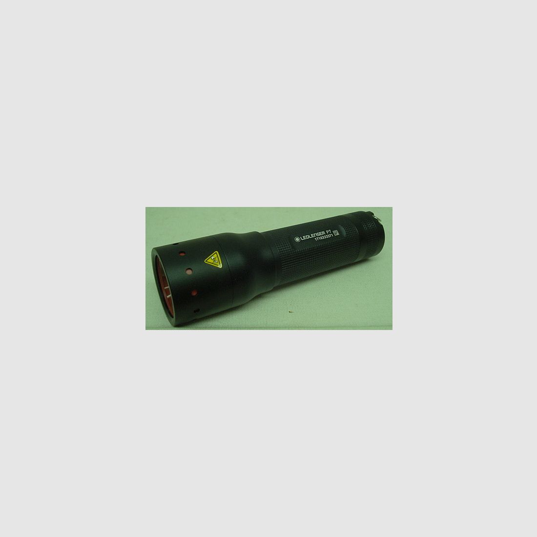 P7 Lampe- 450 Lumen - 300m Reichweite