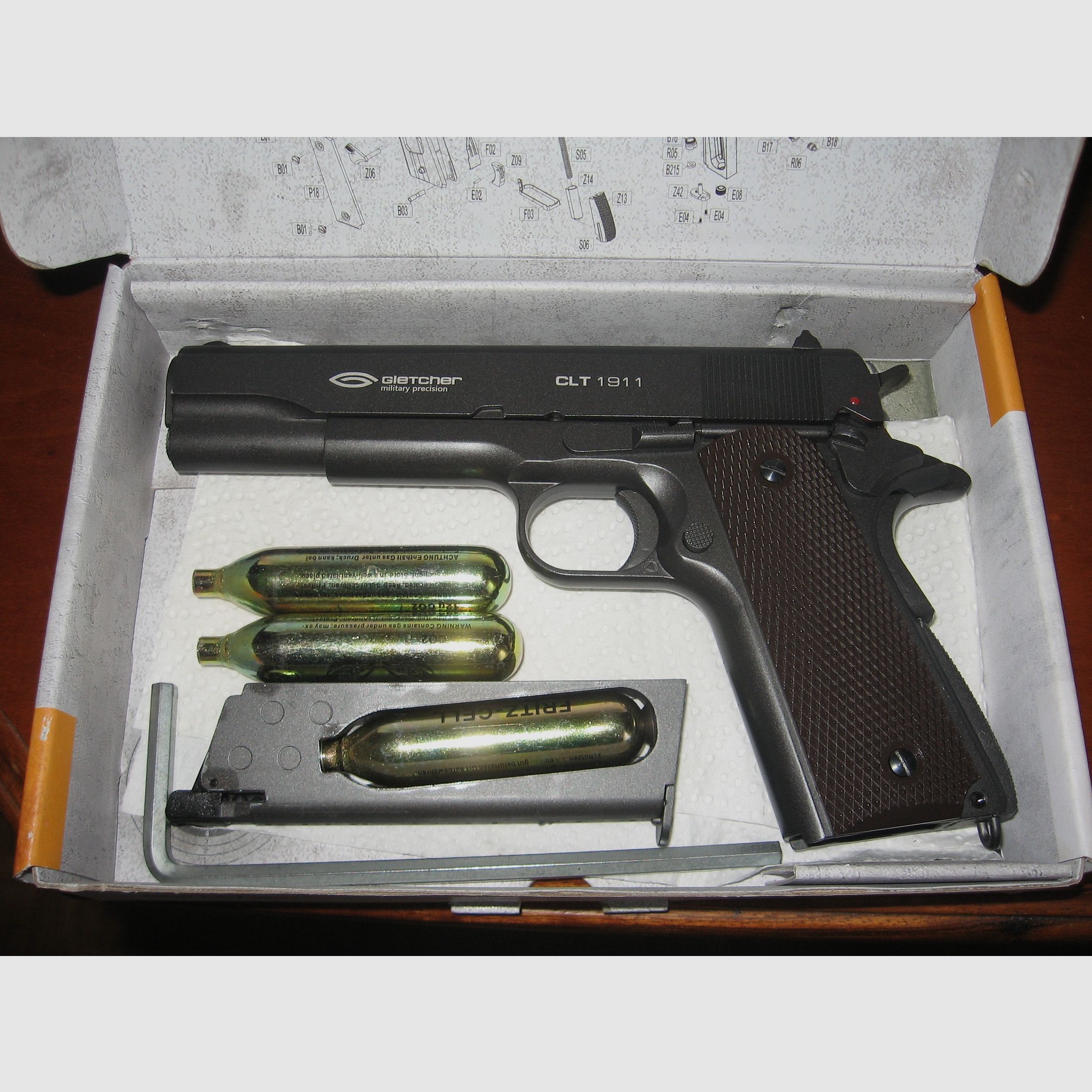 Legendäre CLT 1911 (Übungspistole, da Gewicht wie Original)