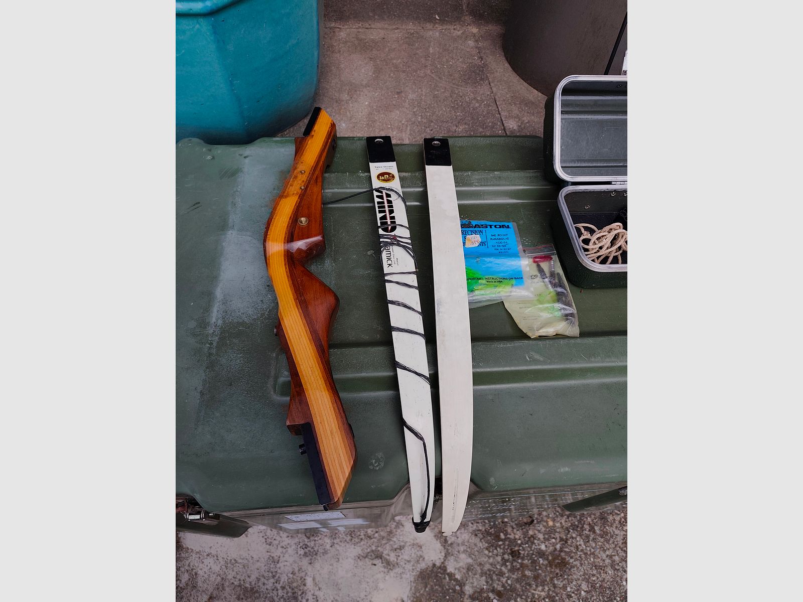 Samick recurve bow 68" / 28 lbs with extensive accessories and competition history