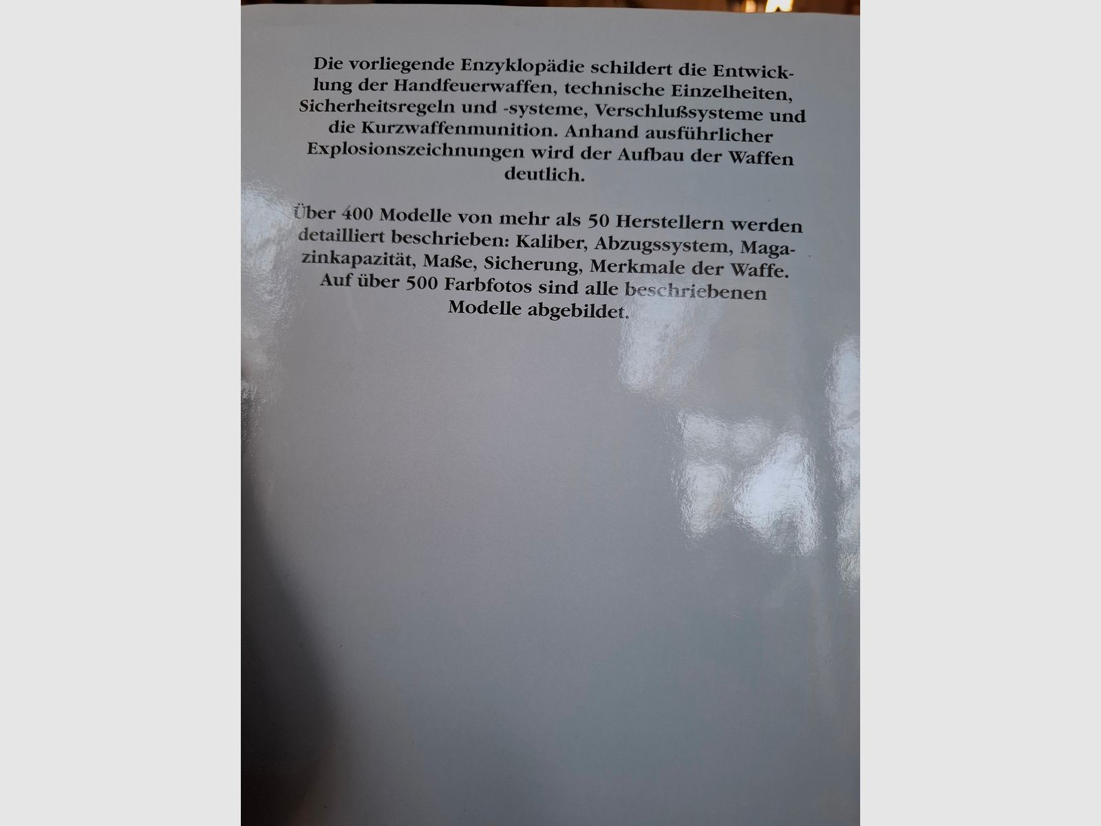 Pistolen und Revolver Enzyklopädie gebundenes Buch