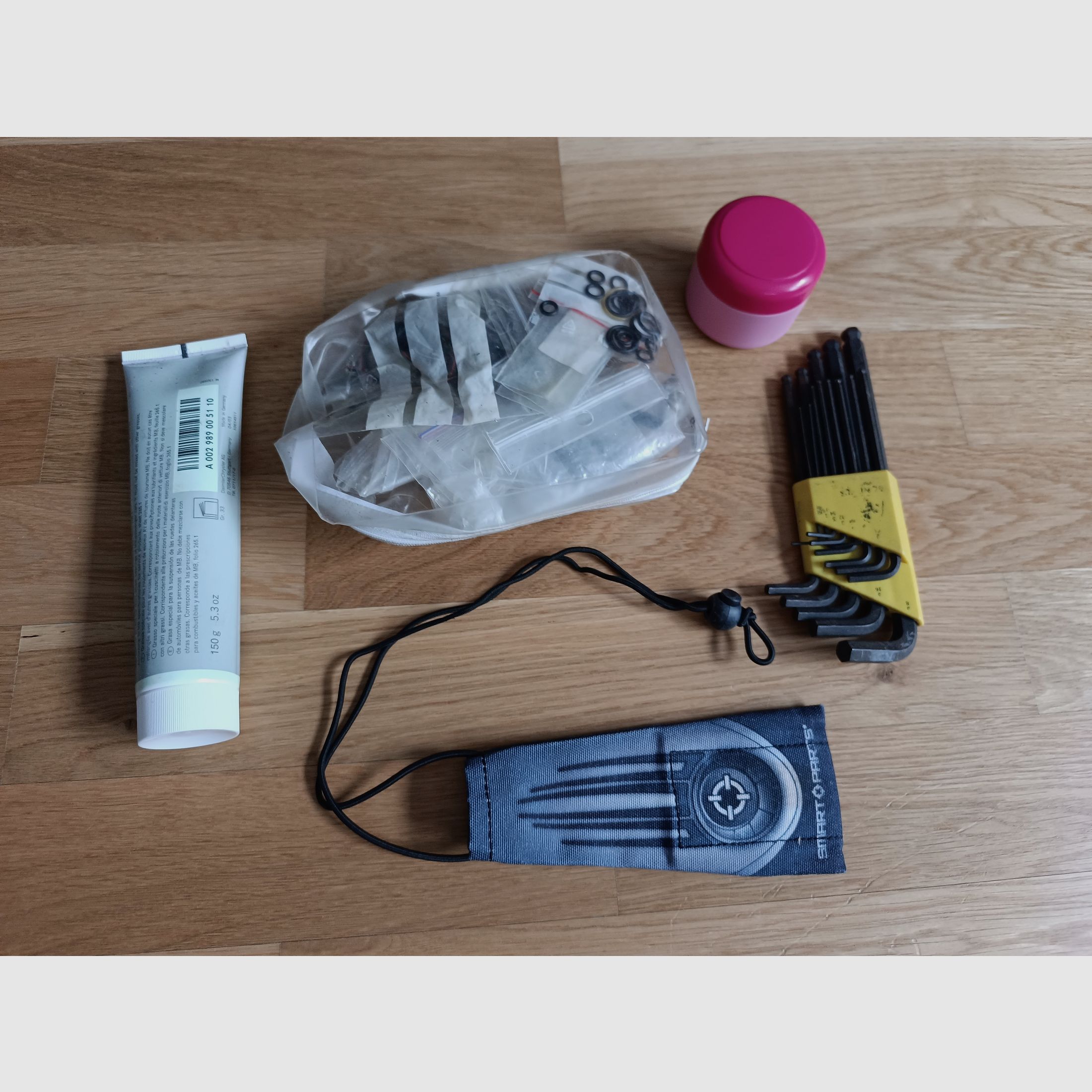 Proto PMR 7, Paintballmarker with various equipment