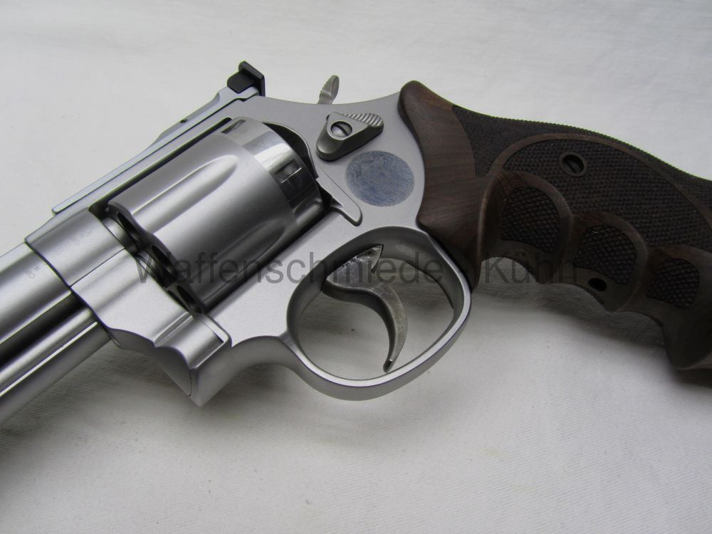 Smith & Wesson 686 Target Champion