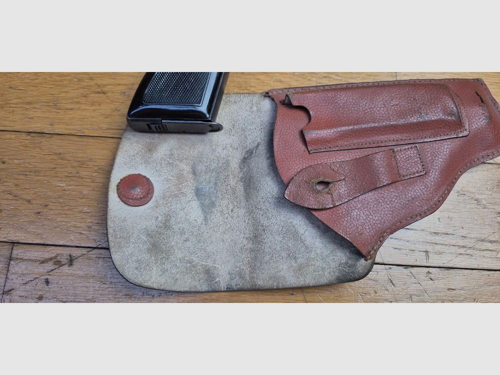 Schöner Mauser Pistol Modell HSC – Seltene Mauser-Herstellung unter französischer Besatzung – In 7,65mm und acht Schuss – 1945 – Mindestens ebenso seltene originale Fantasie-Hülle – Sehr guter ästhetischer und mechanischer Zustand – TBE+/ TBE++, Bild 18 von 19