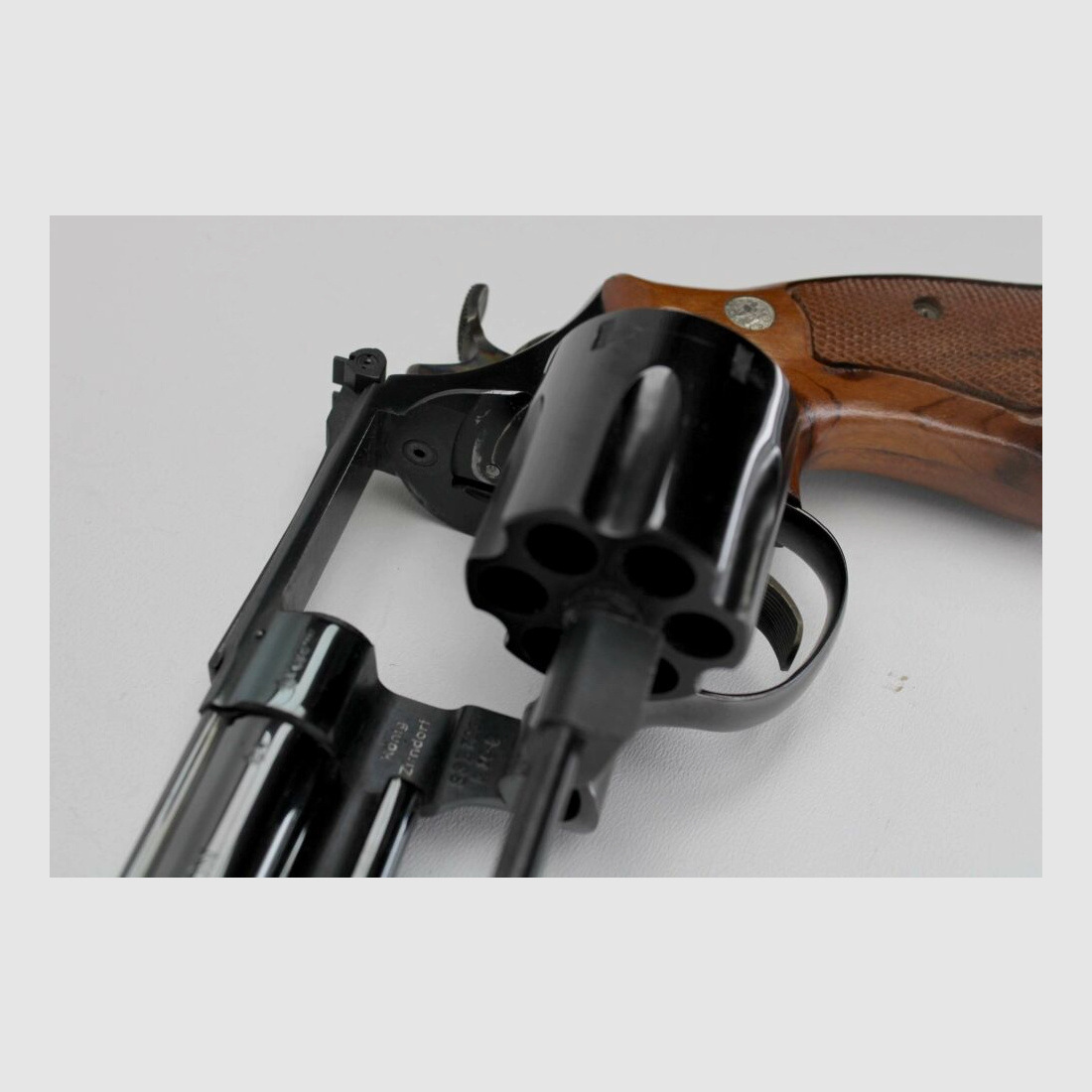 Smith & Wesson 29-2 mit 4" Lauf .44RemMag