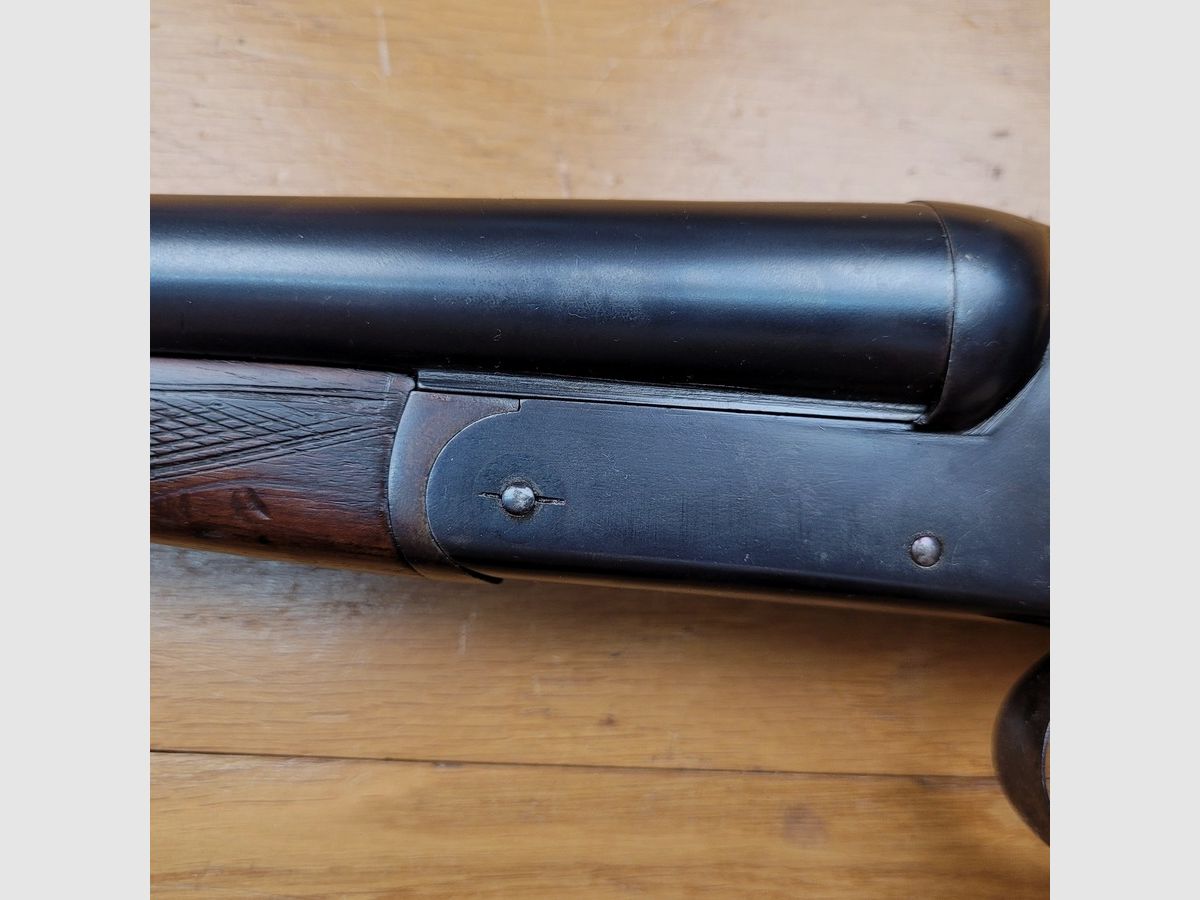 Bellissimo fucile sovrapposto – calibro 16/65 – ottima manifattura artigianale di Saint-Étienne – sopravvissuto alla seconda guerra mondiale – arma elegante in stile inglese – legni e checkering bellissimi – bluing in ottime condizioni – arma leggera eppure in bel acciaio – Bellissimo fucile in TBE+, immagine 6 di 33