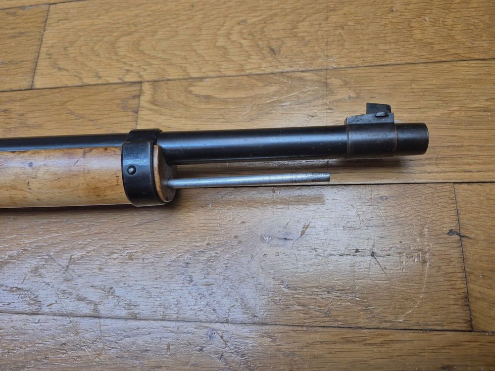 Exceptionnelle carabine d&rsquo;entrainement DSM 34 du III° Reich – 22LR – Bois fruitier et rare attribution au N.S.D.M.B. – Modèle Mauser de 1936 – Mono-matricule – État superbe – TBE++, image 9 sur 40