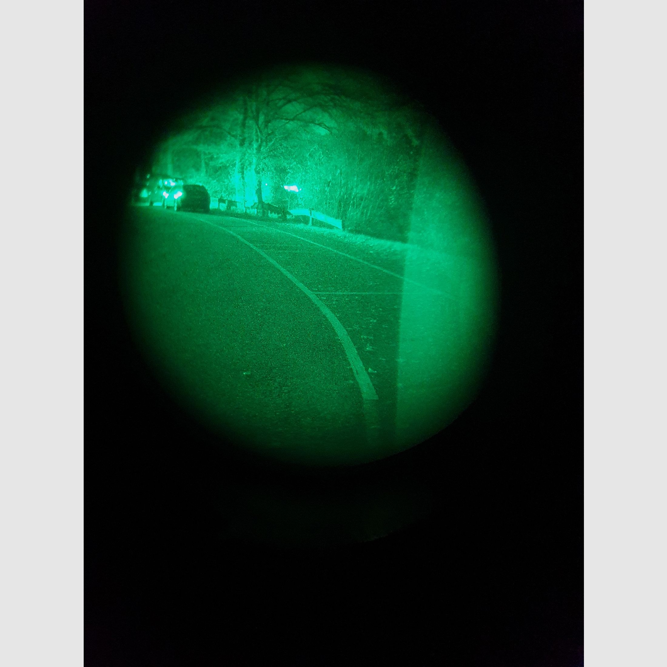 Night vision device residual light amplifier with helmet mount and carrying cap, so for wearing without a helmet