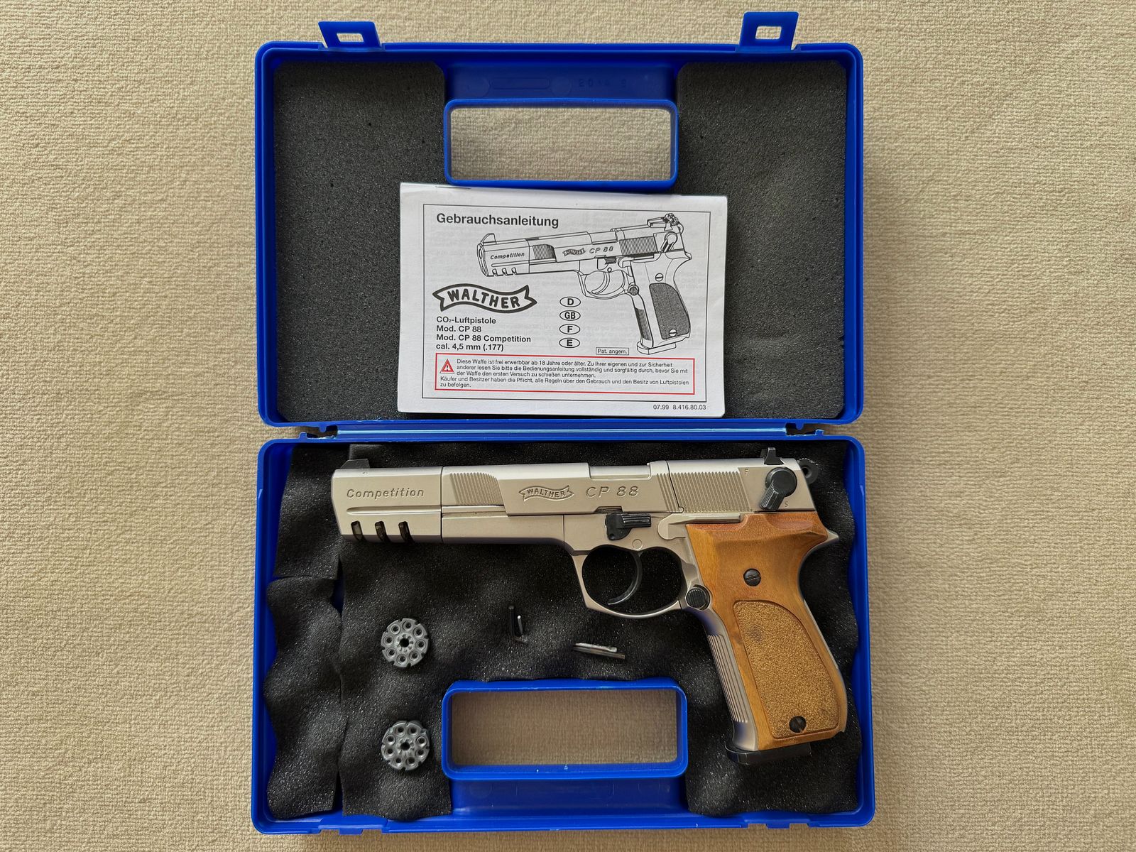 Walther CP88 Competition, vernickelt, Holzgriffe