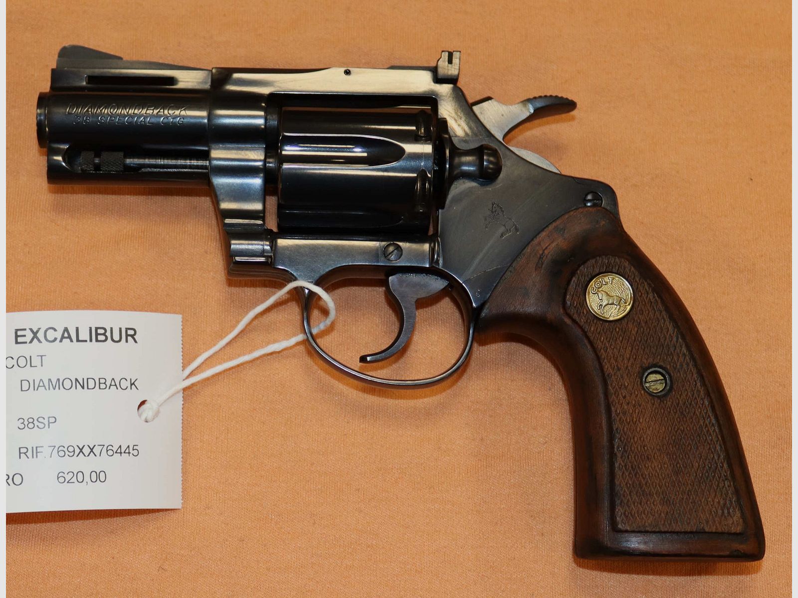 Revolver Colt Modèle Diamondback Calibre 38 SP, image 2 sur 6