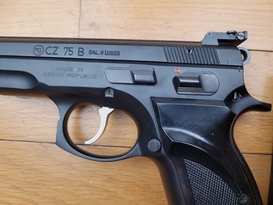 Pistola usata CZ75 – Modello BD – calibro 9 x 19 – Tutto acciaio – 2 caricatori – Ottime condizioni, immagine 8 di 13
