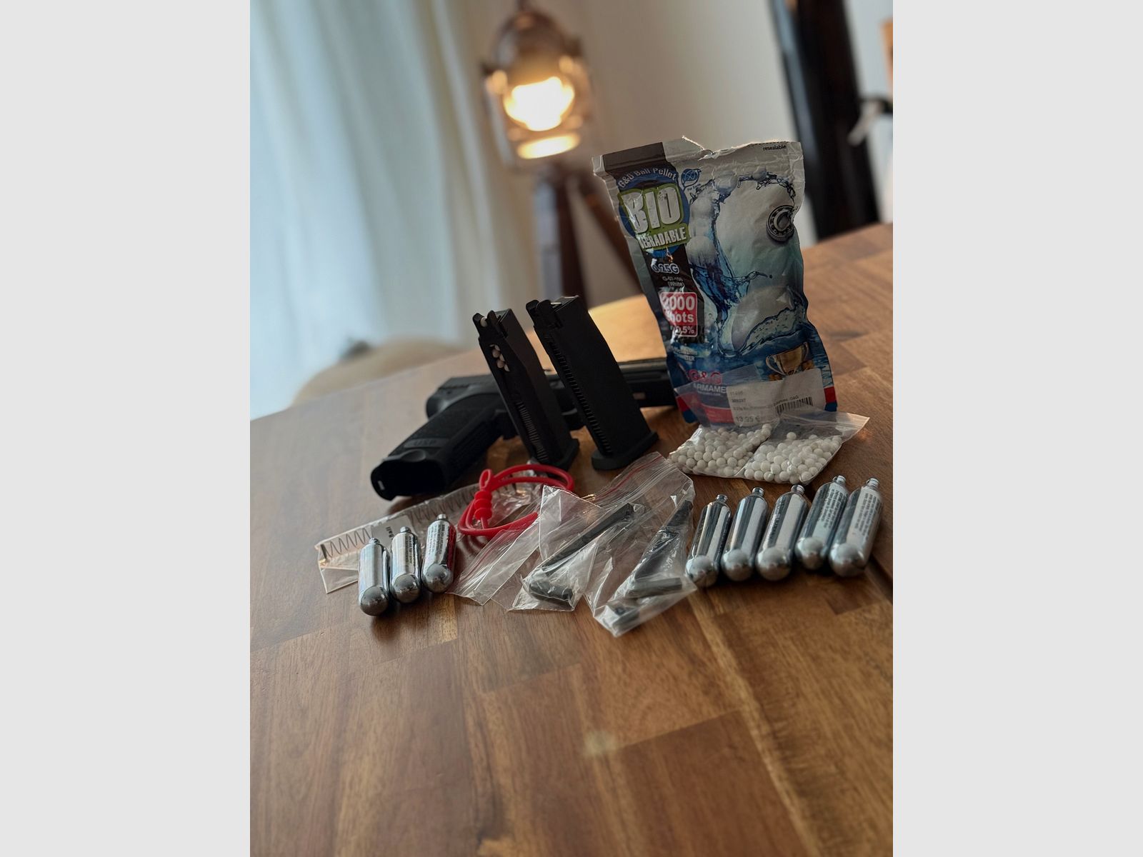 H&K USP Pistolet Airsoft 6 mm BB – État neuf avec un large éventail d'accessoires