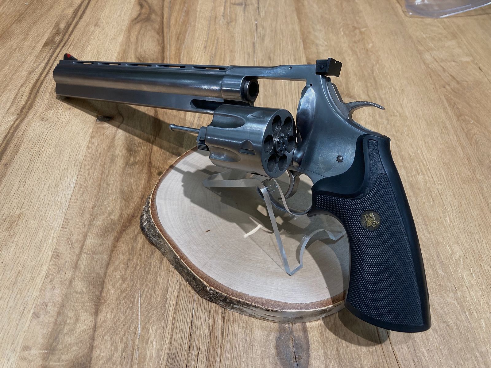 Dan Wesson, Mod. 744