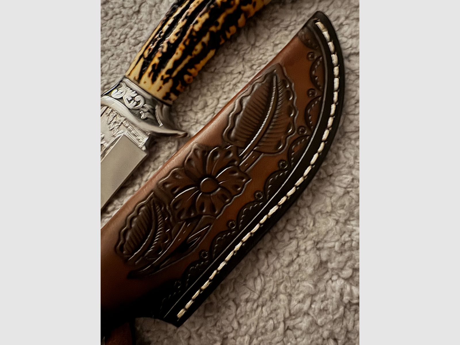 Coltello da caccia con fodero in vera pelle spesso mai usato