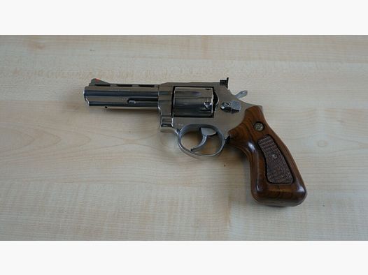 Taurus 689